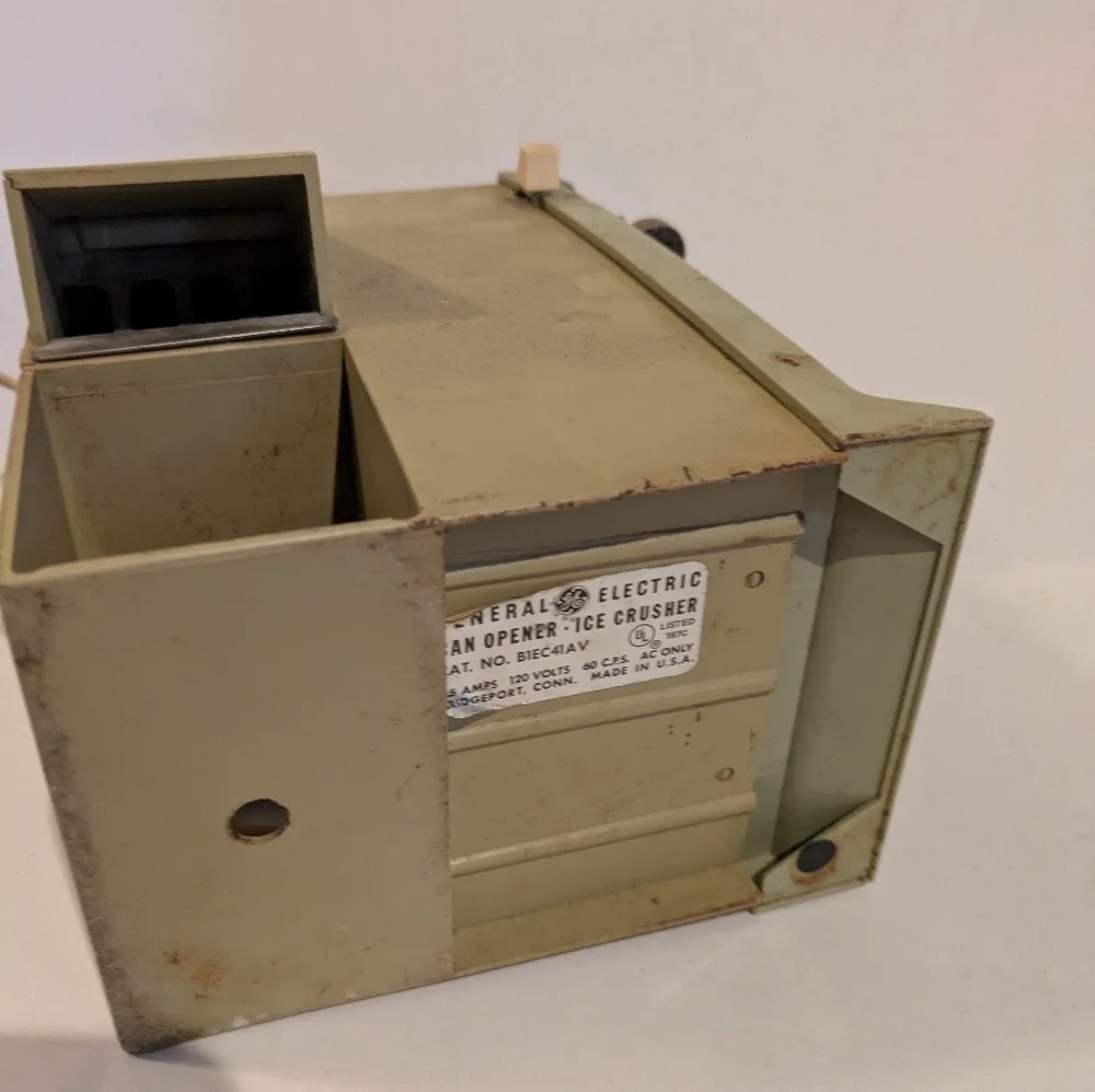 Vintage GE General Electric Can Opener and Ice crusher